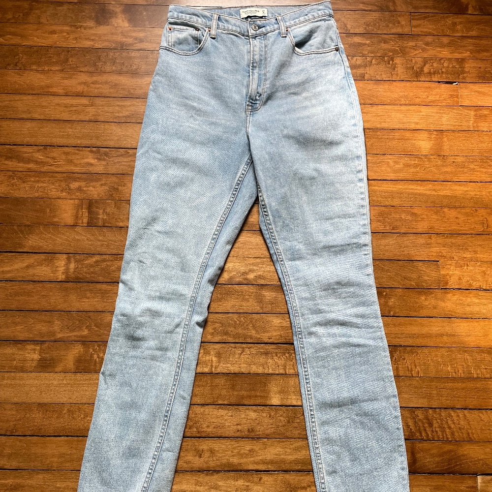 Abercrombie & Fitch Curve Love 90s Slim Straight Ultra High Rise Jean